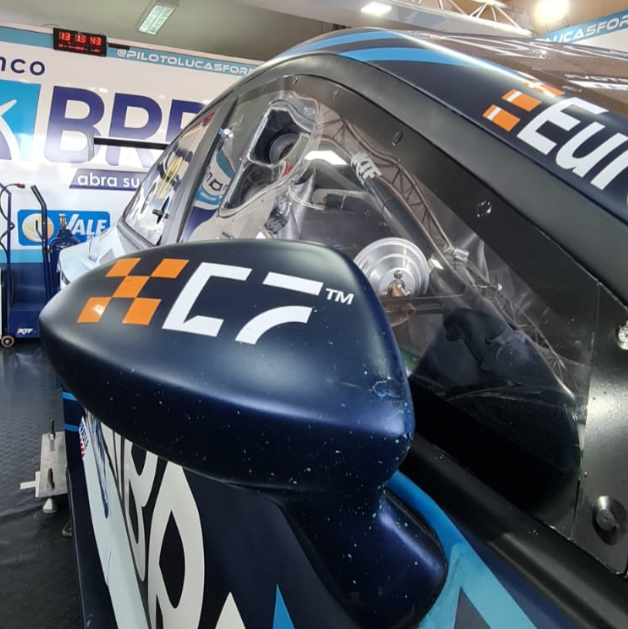 Nova marca no retrovisor do carro 12, Lucas Foresti, na Stock Car Pro Series 2022. Foto: Divulgação. Nova marca no retrovisor do carro 12, Lucas Foresti, na Stock Car Pro Series 2022. Foto: Divulgação.