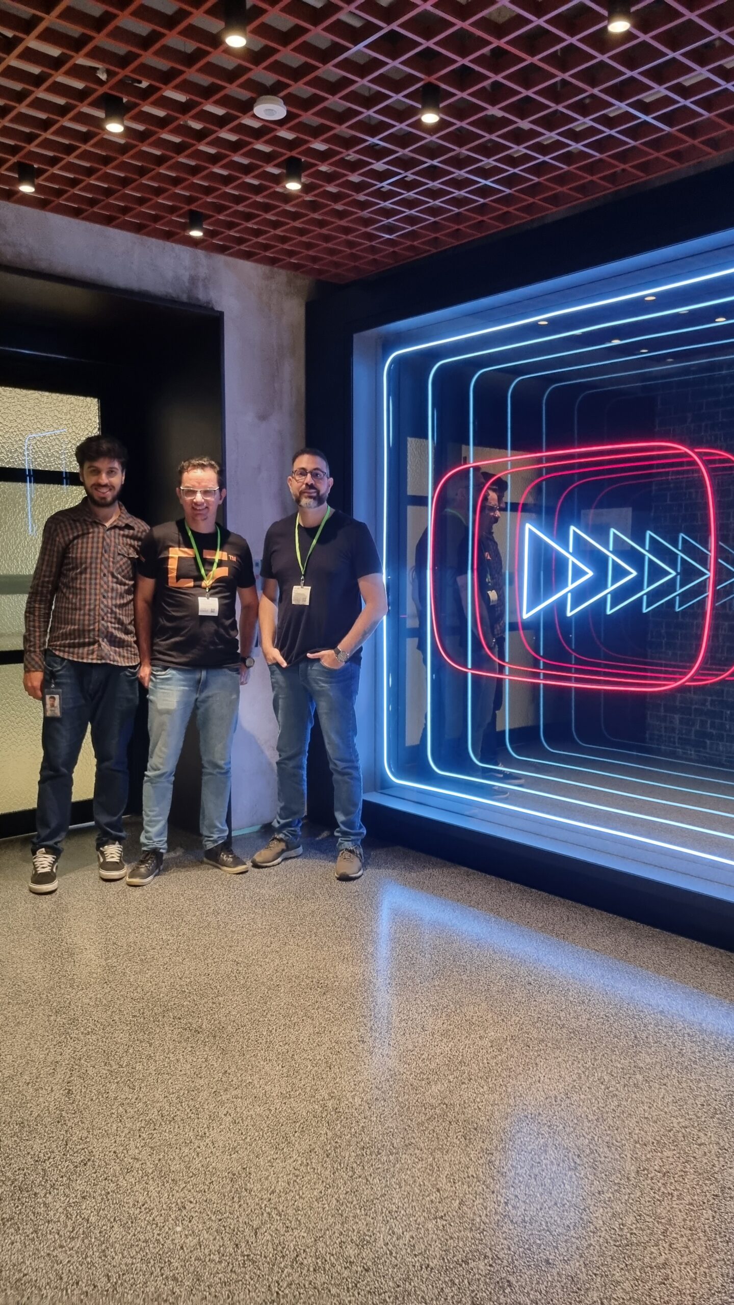 Eldon Clayton e Aurélio Araújo da C7 Auto na sede do Youtube.